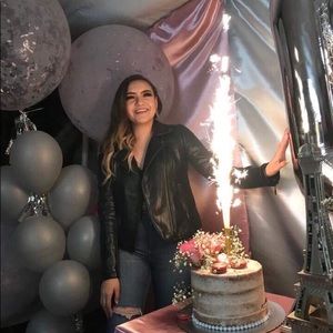 Meet your Posher, Emma V